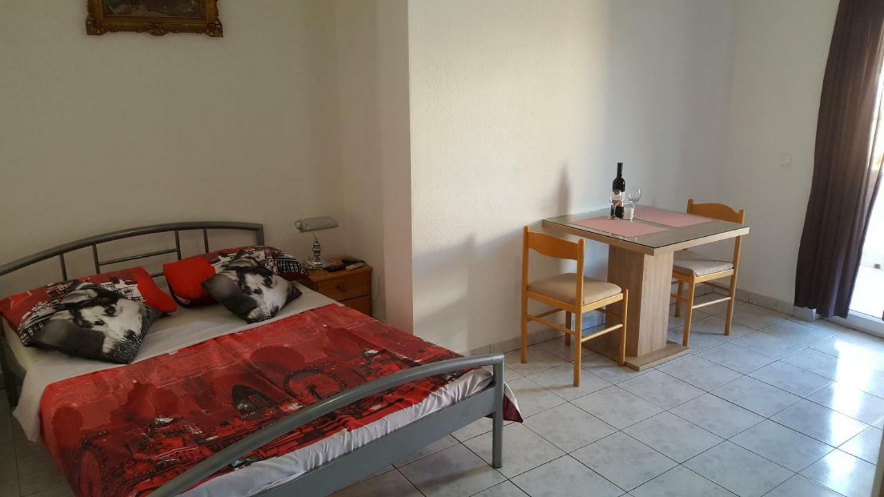 Apartman Luka Apartamento Vodice Exterior foto
